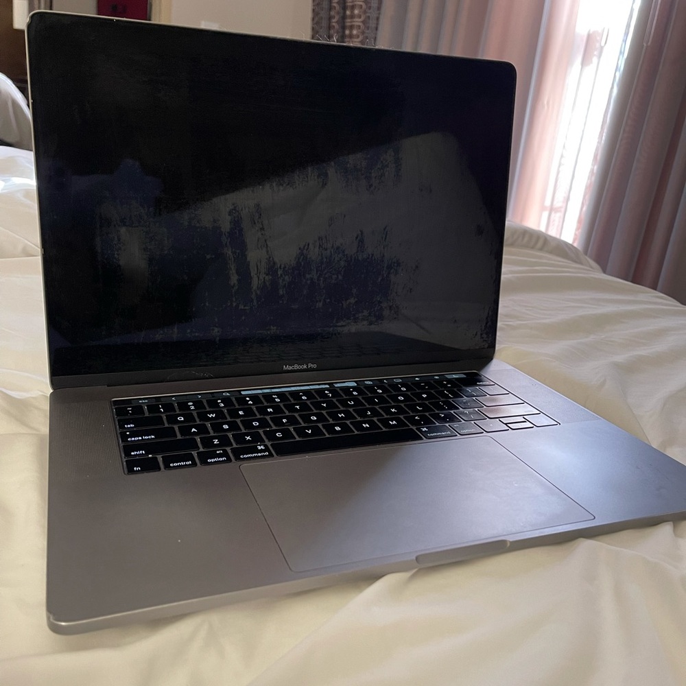 🚫SOLD🚫MacBook Pro 15.4 2016 Retina w/ Touch Bar